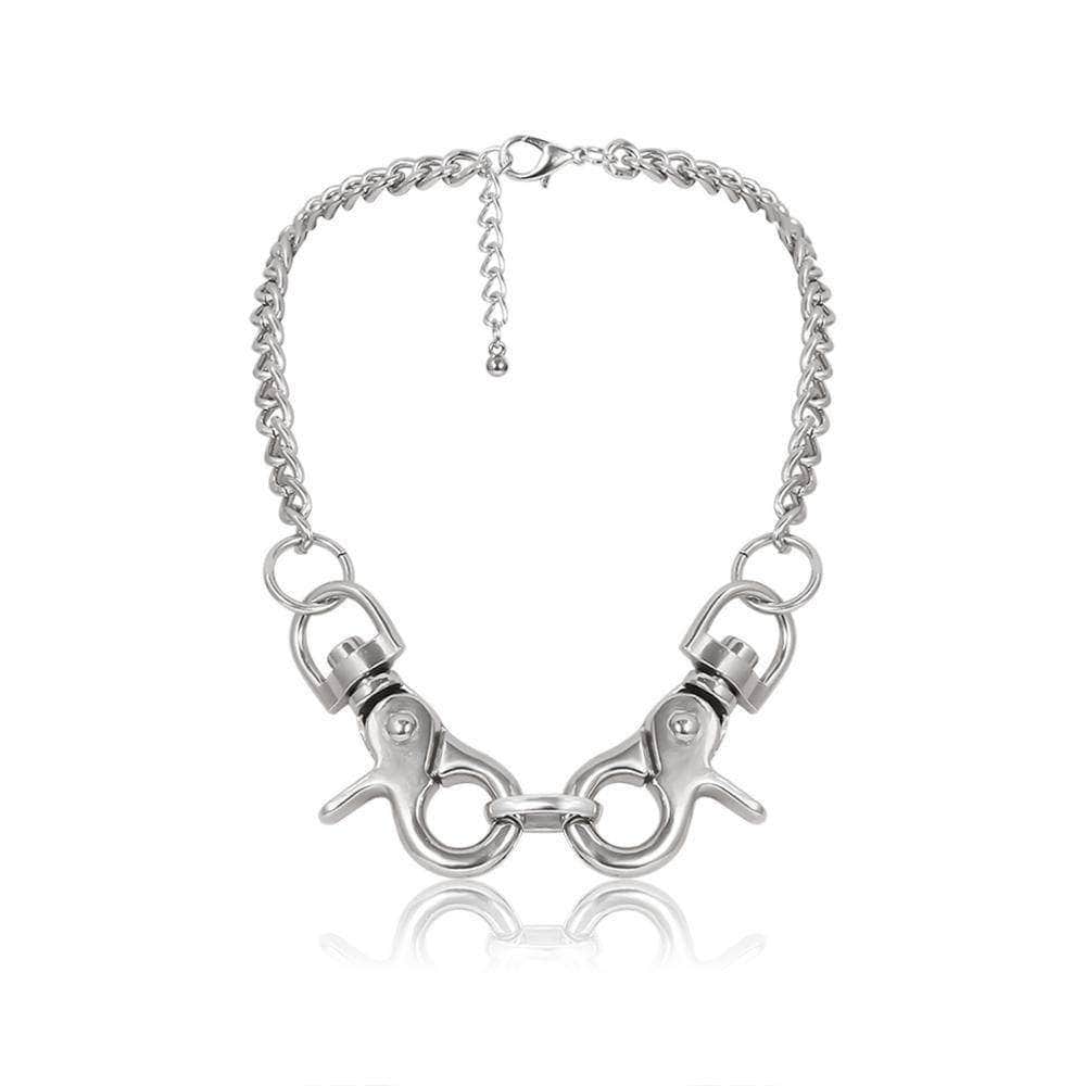 Exaggerated Clasp Pendant Choker Necklace