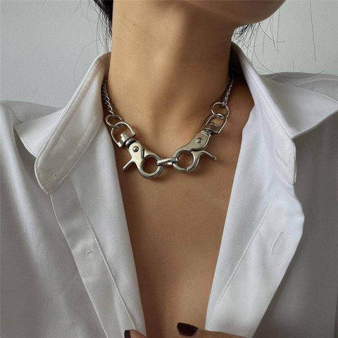 Exaggerated Clasp Pendant Choker Necklace