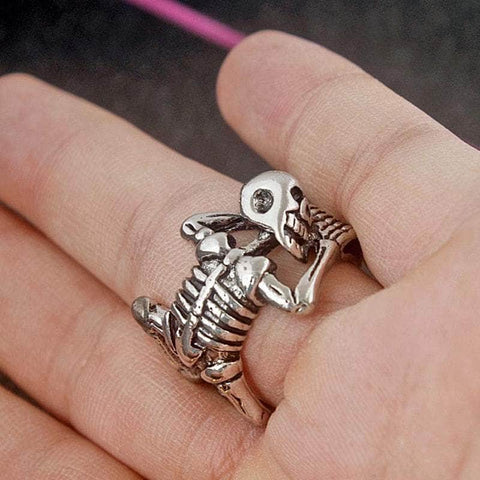 CHARMIEZZ Hugging Skeleton Ring